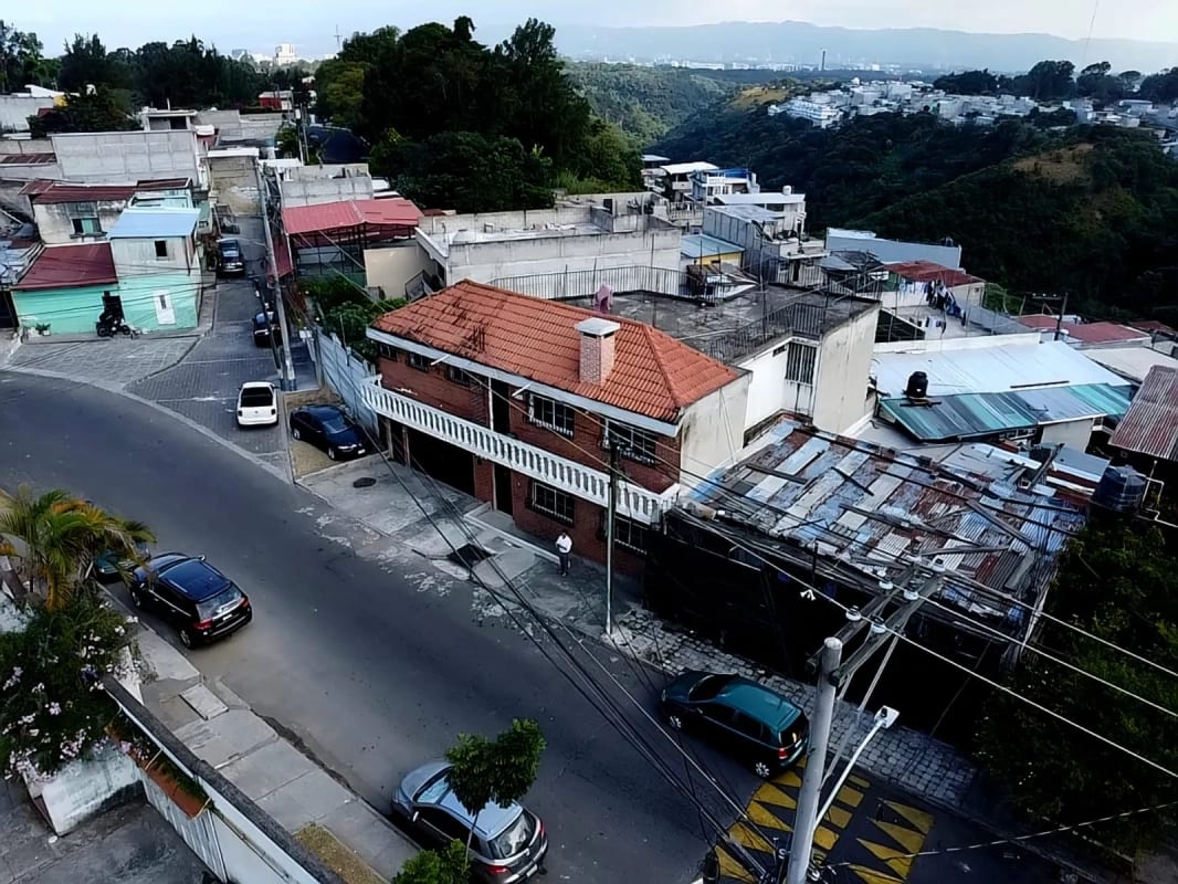 CASA EN VENTA PARA INVERSIÓN COLONIA EL TESORO — Casa en Venta en Zona 2 Mixco, Guatemala, Ciudad — foto 2 de 9