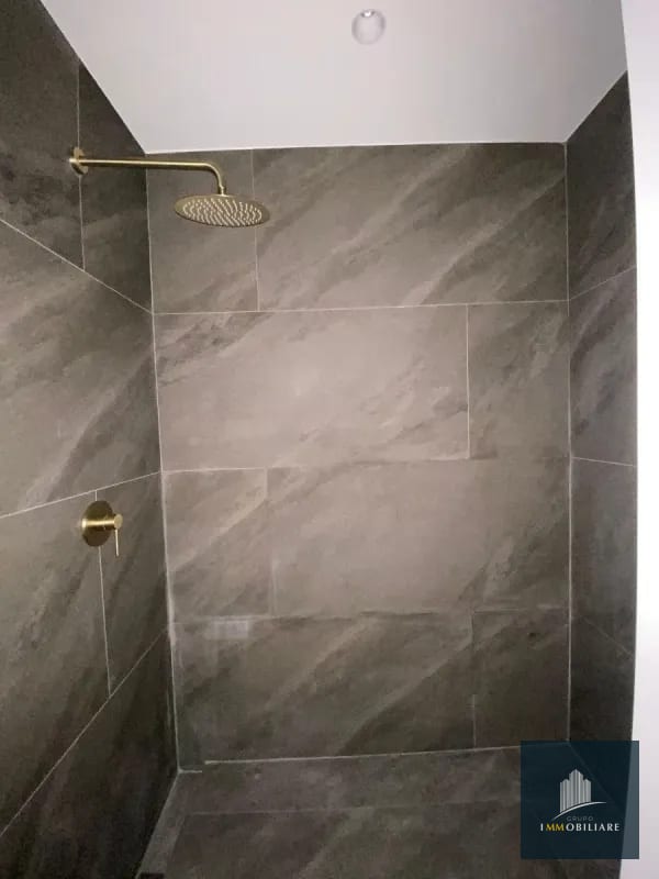 Apartamento con balcón en renta zona 10 edificio Atarah — Apartamento en Alquiler en Atarah, Zona 10, Guatemala, Ciudad — foto 4 de 14