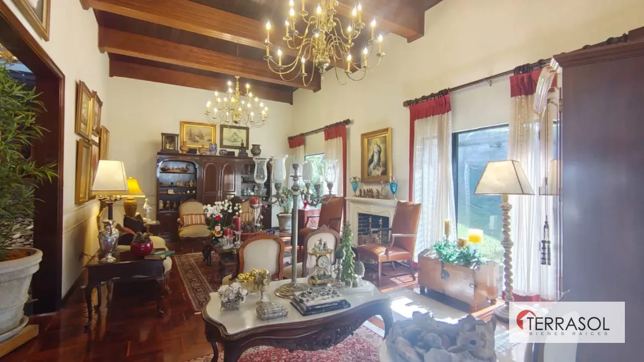 Casa en venta en Zona 13 – Elgin II | Casa de esquina con amplios jardines — Casa en Venta en Elgin, Zona 13, Guatemala, Ciudad — foto 10 de 13