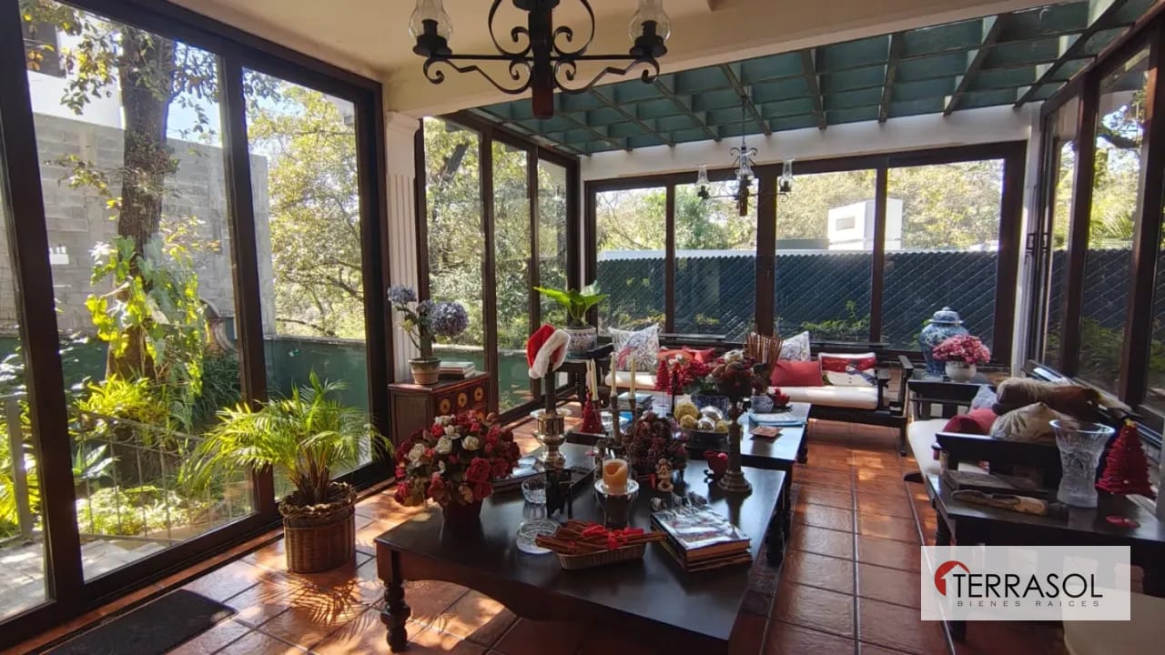 Casa en venta en Zona 13 – Elgin II | Casa de esquina con amplios jardines — Casa en Venta en Elgin, Zona 13, Guatemala, Ciudad — foto 9 de 13
