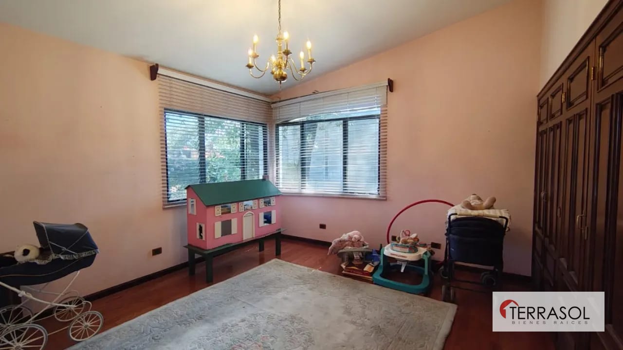 Casa en venta en Zona 13 – Elgin II | Casa de esquina con amplios jardines — Casa en Venta en Elgin, Zona 13, Guatemala, Ciudad — foto 6 de 13