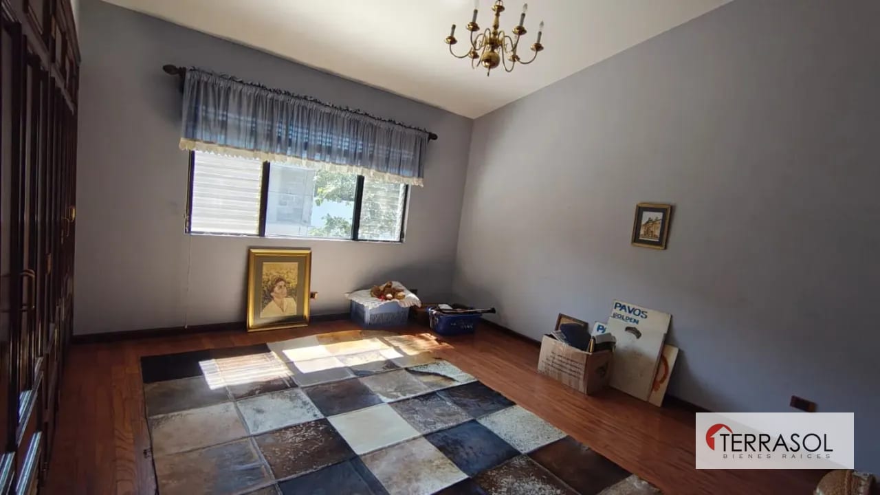 Casa en venta en Zona 13 – Elgin II | Casa de esquina con amplios jardines — Casa en Venta en Elgin, Zona 13, Guatemala, Ciudad — foto 5 de 13