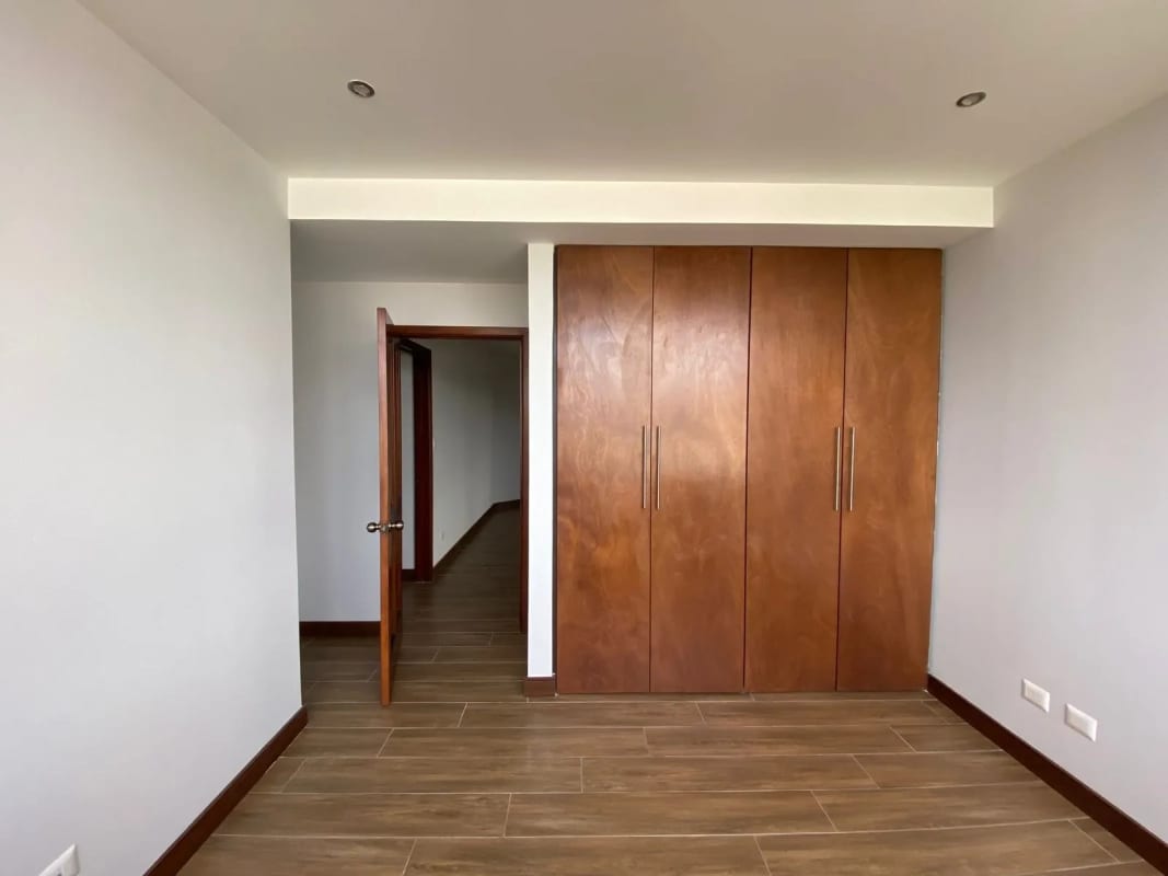 Apartamento Venta Colonia Oakland — Apartamento en Venta en Zona 10, Guatemala, Ciudad — foto 9 de 11