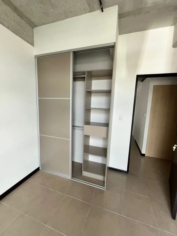 Apartamento en renta para estrenar! En Bulevar El Naranjo — Apartamento en Alquiler en Bosques de San Nicolás, Zona 4 Mixco, Guatemala, Ciudad — foto 9 de 10