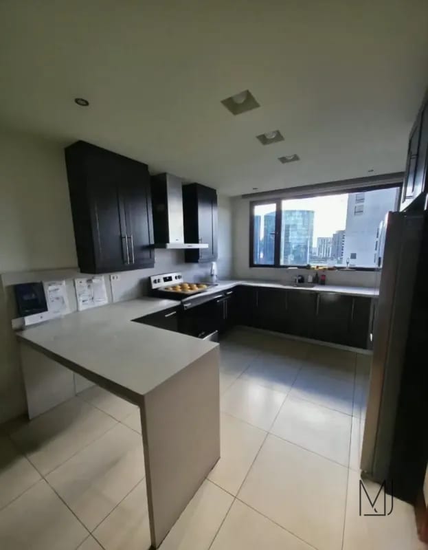 Apartamento en Alquiler | Casa Margarita | Zona 10 | Amplio • Familiar • Ubicación premium — Apartamento en Alquiler en Casa Margarita, Zona 10, Guatemala, Ciudad — foto 4 de 9