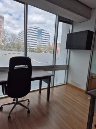 Oficina en renta Edificio Platina zona 10 — Oficina en Alquiler en Zona 10, Guatemala, Ciudad — miniatura 8 de 17