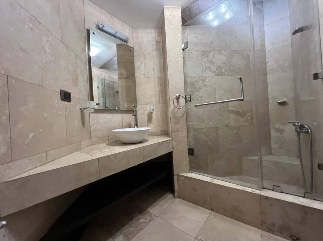 Venta de hermosa casa en condominio | El Prado Zona 10 — Casa en Venta en El Prado, Zona 10, Guatemala, Ciudad — foto 4 de 17