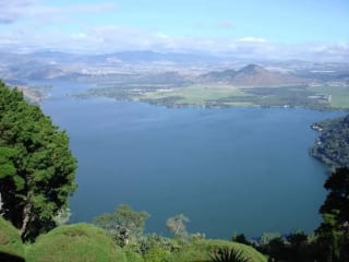 Casa amplia con jardines y vista espectacular en venta — Terreno en Venta en Villa Canales, Guatemala, Ciudad — miniatura 1 de 15