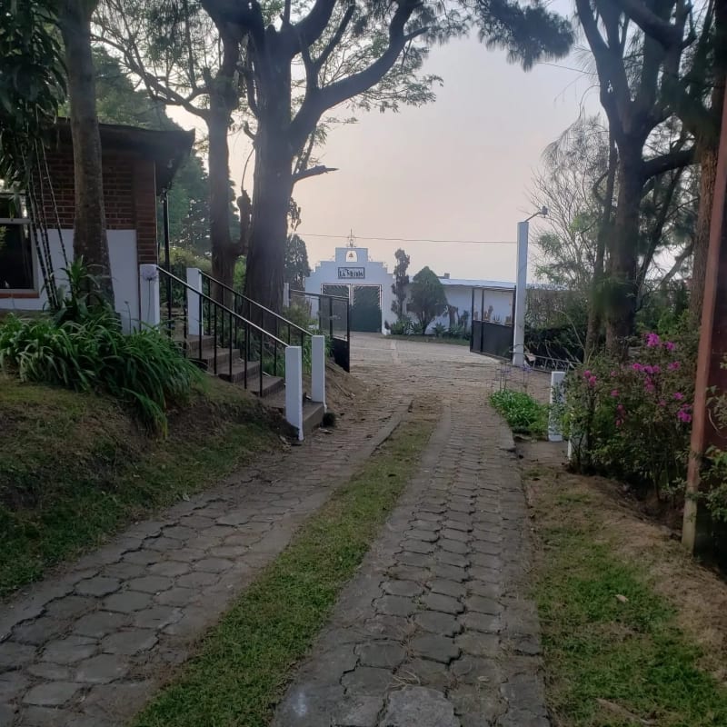 Casa amplia con jardines y vista espectacular en venta — Terreno en Venta en Villa Canales, Guatemala, Ciudad — foto 10 de 15