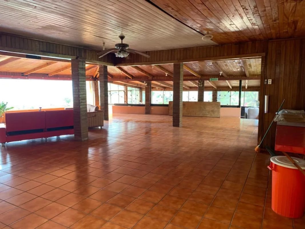 Casa amplia con jardines y vista espectacular en venta — Terreno en Venta en Villa Canales, Guatemala, Ciudad — foto 9 de 15