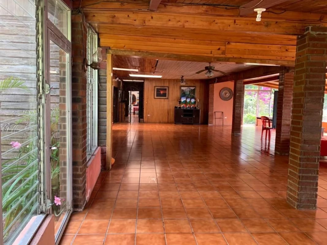 Casa amplia con jardines y vista espectacular en venta — Terreno en Venta en Villa Canales, Guatemala, Ciudad — foto 7 de 15