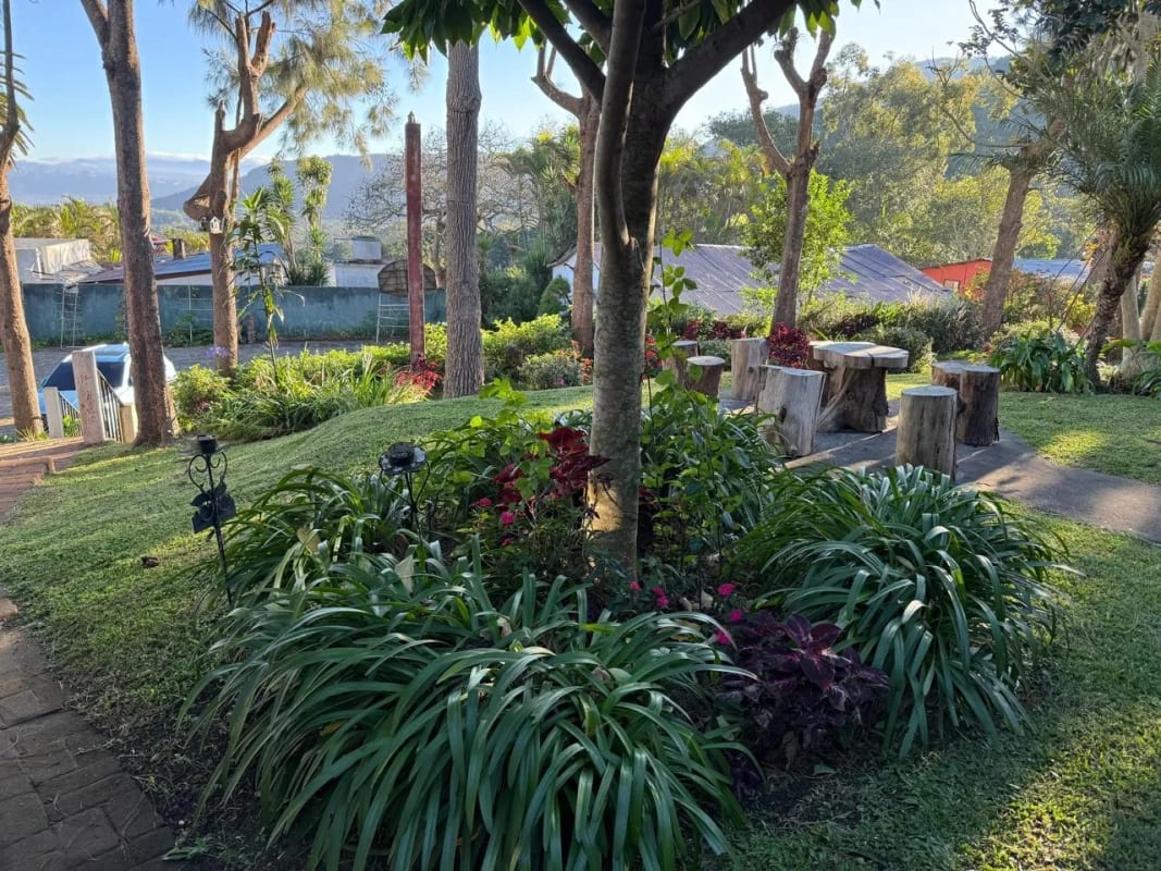 Casa amplia con jardines y vista espectacular en venta — Terreno en Venta en Villa Canales, Guatemala, Ciudad — foto 3 de 15