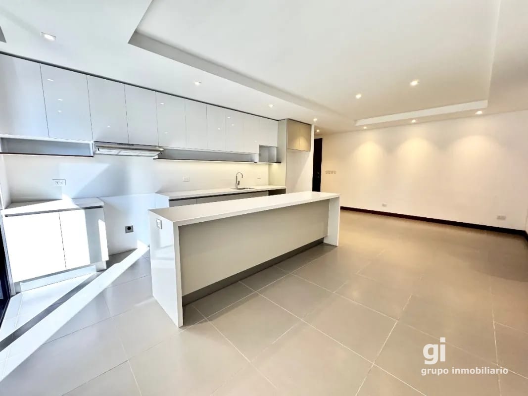 Apartamento de 3 dormitorios + cuarto de servicio en venta en zona 13 — Apartamento en Venta en Zona 13, Guatemala, Ciudad — foto 1 de 12