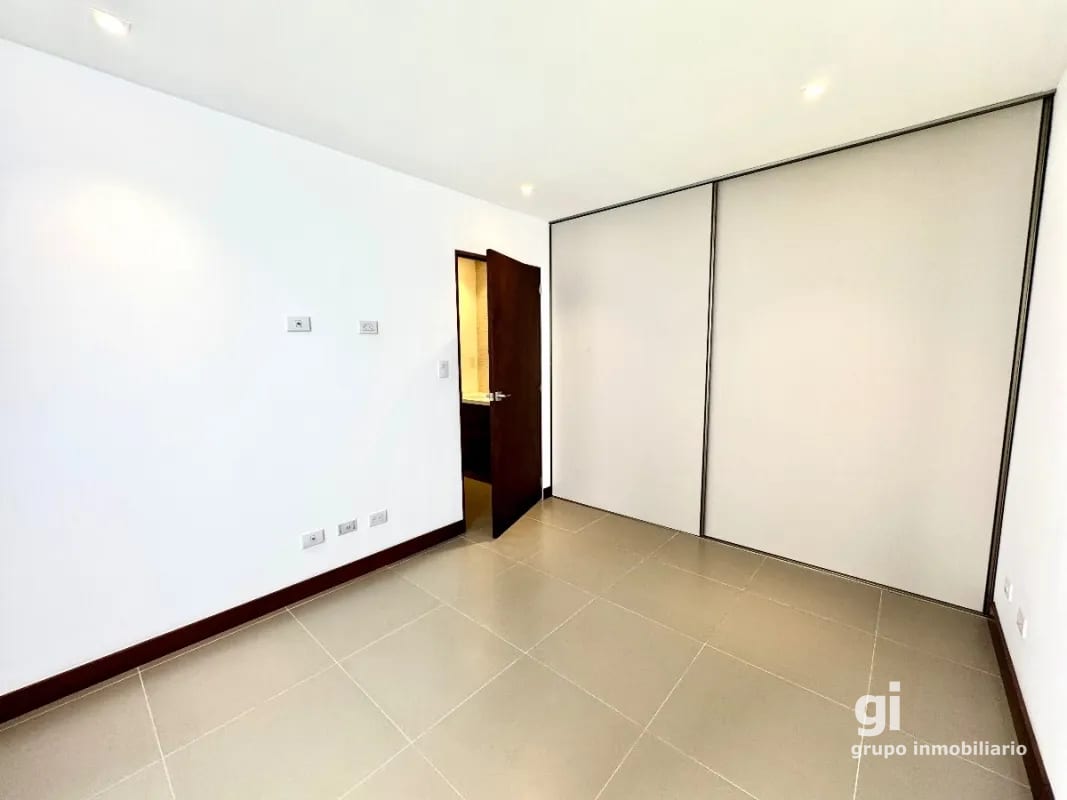Apartamento de 3 dormitorios + cuarto de servicio en venta en zona 13 — Apartamento en Venta en Zona 13, Guatemala, Ciudad — foto 12 de 12