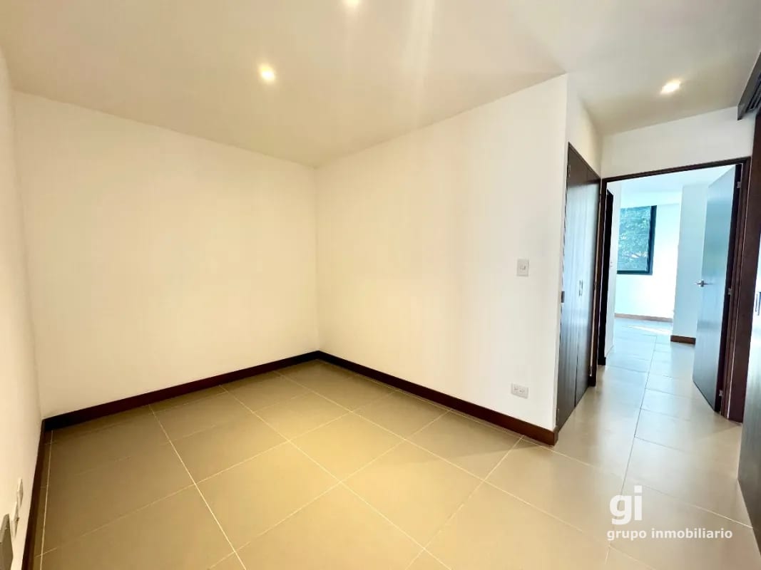 Apartamento de 3 dormitorios + cuarto de servicio en venta en zona 13 — Apartamento en Venta en Zona 13, Guatemala, Ciudad — foto 10 de 12