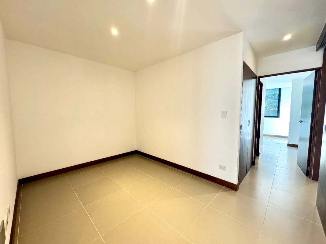 Apartamento de 3 dormitorios + cuarto de servicio en venta en zona 13 — Apartamento en Venta en Zona 13, Guatemala, Ciudad — foto 10 de 12