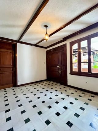 Zona 14 La Villa Vendo propiedad dentro de condominio vivienda u oficinas — Casa en Venta en Zona 14, Guatemala, Ciudad — miniatura 1 de 6