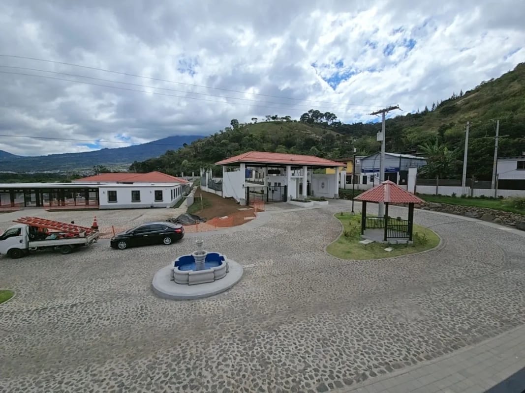 Se renta casa, Paseo San Lorenzo, Antigua GT, 5 hab, $1200 — Casa en Alquiler en Antigua, Sacatepéquez — foto 2 de 12
