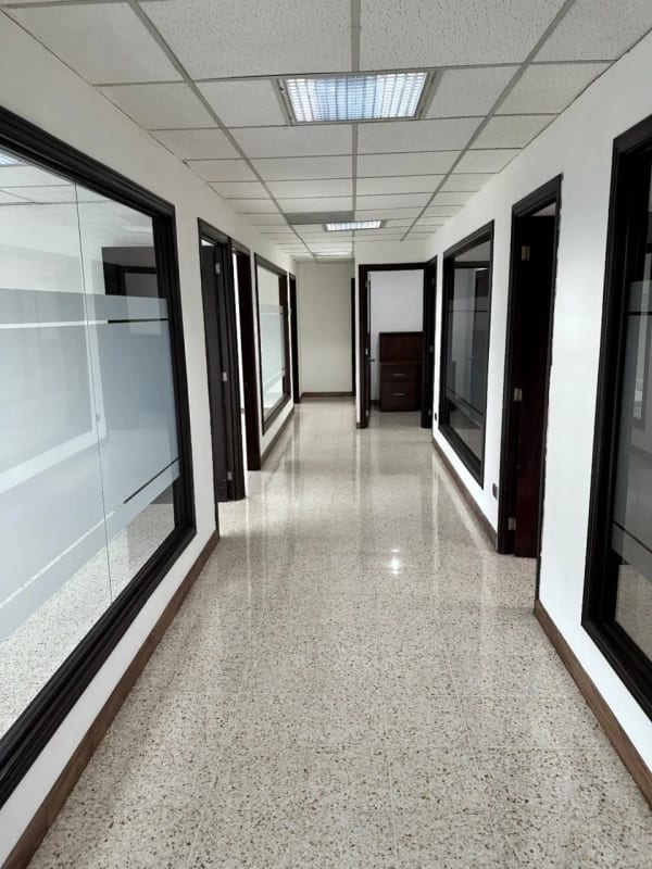 ALQUILER OFICINA ARISTOS REFORMA, ZONA 9 — Oficina en Alquiler en Aristos Reforma, Zona 9, Guatemala, Ciudad — foto 10 de 11