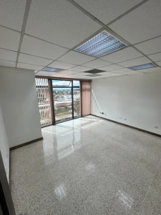 ALQUILER OFICINA ARISTOS REFORMA, ZONA 9 — Oficina en Alquiler en Aristos Reforma, Zona 9, Guatemala, Ciudad — miniatura 7 de 11