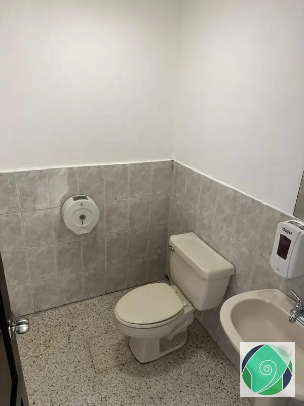ALQUILER OFICINA ARISTOS REFORMA, ZONA 9 — Oficina en Alquiler en Aristos Reforma, Zona 9, Guatemala, Ciudad — foto 3 de 11