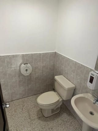 ALQUILER OFICINA ARISTOS REFORMA, ZONA 9 — Oficina en Alquiler en Aristos Reforma, Zona 9, Guatemala, Ciudad — miniatura 3 de 11
