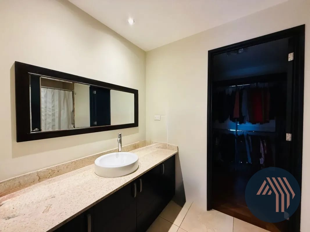 ALQUILER DE AMPLIO Y CÉNTRICO APARTAMENTO - ARIA, ZONA 10 — Apartamento en Alquiler en Aria, Zona 10, Guatemala, Ciudad — foto 2 de 17