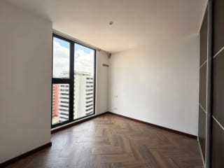Apto en renta en NAORI zona 10 — Apartamento en Venta en Naori, Zona 10, Guatemala, Ciudad — miniatura 3 de 5