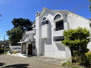 VENDO CASA EN SAN LUCAS. KM 26.5 CARRETERA ITERAMERICANA. RESIDENCIAL ANDALUCIA. 4 DORMITORIOS — Casa en Venta en San Lucas Sacatepéquez, Sacatepéquez — miniatura 1 de 17