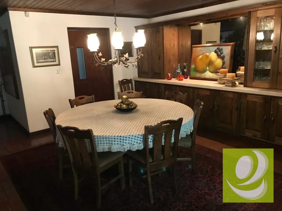 Casa en amplio terreno fuera de garita en zona 16 — Casa en Venta en Zona 16, Guatemala, Ciudad — foto 4 de 8