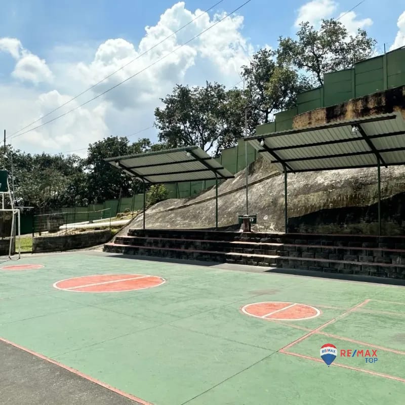 CASA EN COND. SANTA BARBARA, SAN CRISTÓBAL — Casa en Venta en Zona 8 Mixco, Guatemala, Ciudad — foto 3 de 10