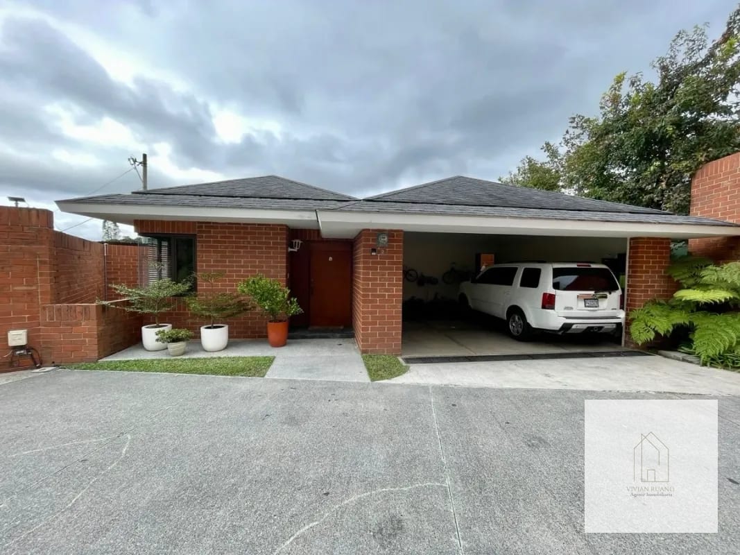 Linda Casa Carretera Muxbal en condominio — Casa en Venta en Muxbal, Guatemala, Ciudad — foto 1 de 4