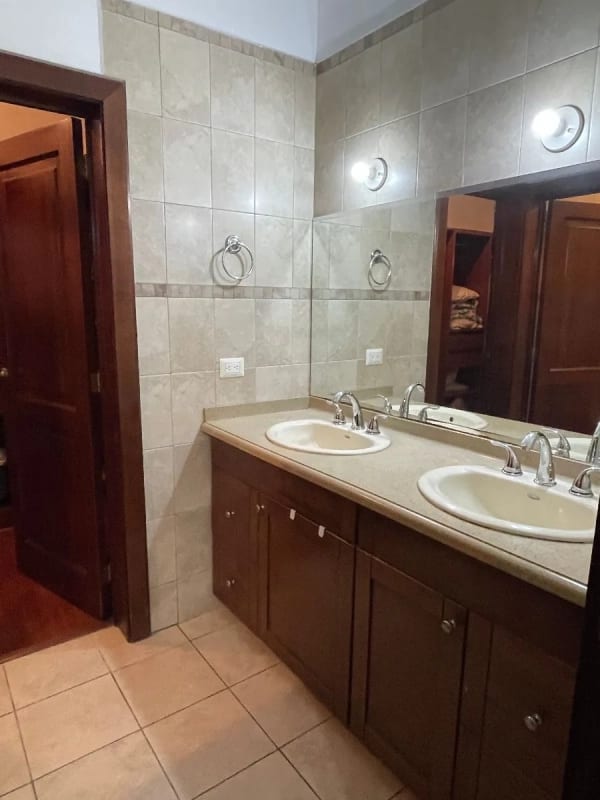 SE VENDE LINDA CASA EN UBICACIÓN PRIVILEGIADA - SAN RAFAEL 2 — Casa en Venta en San Rafael, Santa Catarina Pinula, Guatemala, Ciudad — foto 10 de 17