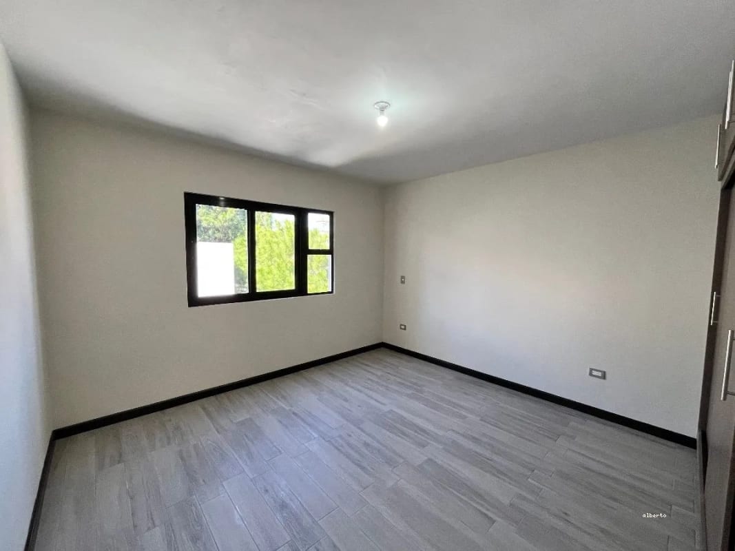Casa en Venta  Hacienda Real Zona 16 - 4 Habitaciones — Casa en Venta en Hacienda Real, Zona 16, Guatemala, Ciudad — foto 9 de 11