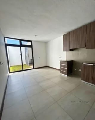 CASA EN VENTA EN SAN JOSE PINULA KM 19.2 CON APARTAMENTO INDEPENDIENTE — Casa en Venta en San José Pinula, Guatemala, Ciudad — miniatura 3 de 12