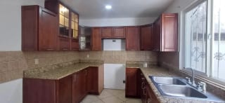 Se renta casa en zona 10 — Casa en Alquiler en Zona 10, Guatemala, Ciudad — miniatura 8 de 16