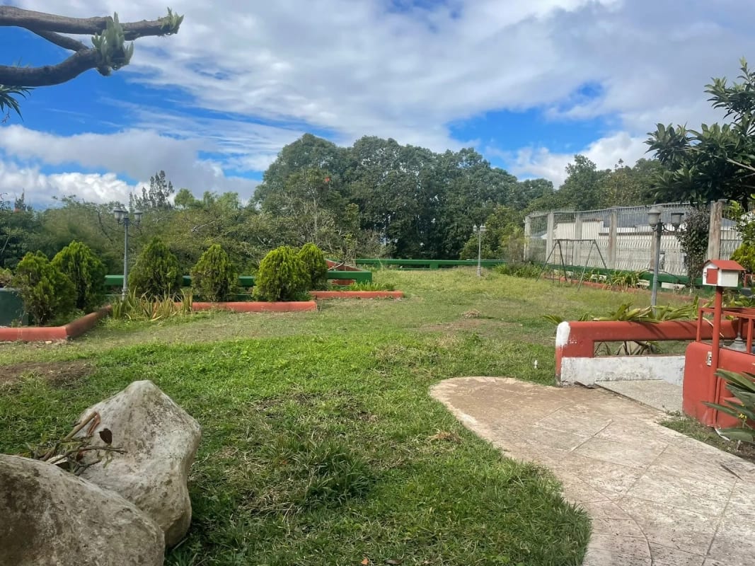 Hermosa y Amplia Casa en Venta Santa Catarina Pinula — Casa en Venta en Santa Catarina Pinula, Guatemala, Ciudad — foto 2 de 12