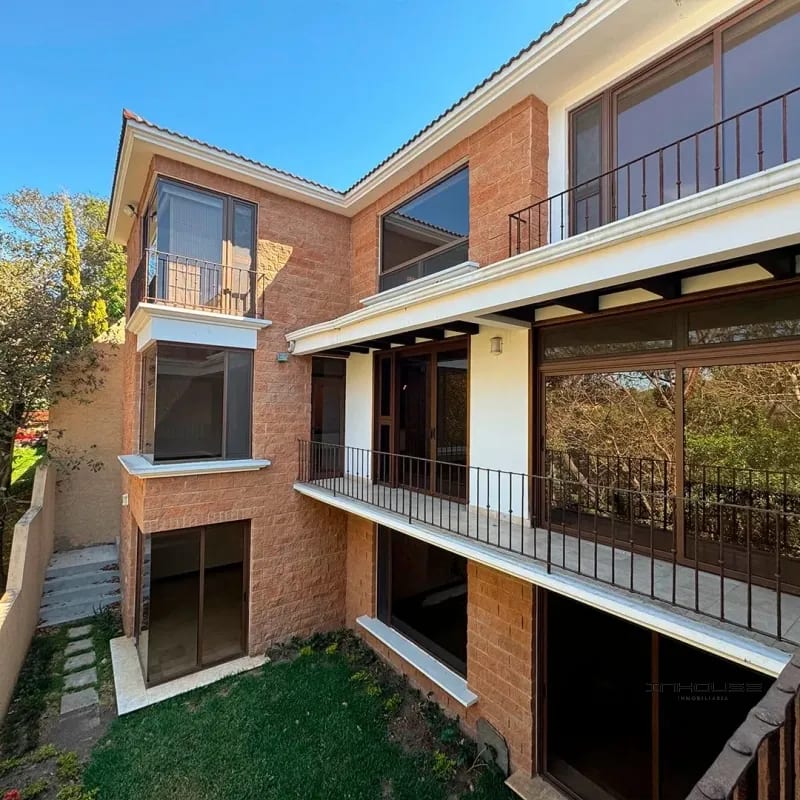 CASA EN VENTA EN ZONA 16 ENCINOS DE CAYALA, CON APARTAMENTO INDEPENDIENTE — Casa en Venta en Encinos de Cayala, Zona 16, Guatemala, Ciudad — foto 1 de 10