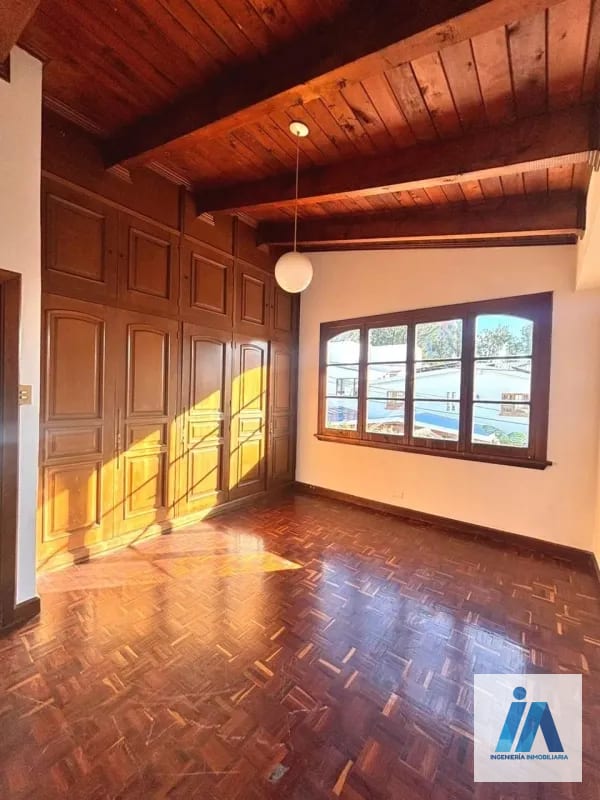 CASA EN VENTA - 📍Residenciales Mallorca, zona 14 _Una residencia única con acabados de caoba y amplio jardín_ — Casa en Venta en Zona 14, Guatemala, Ciudad — foto 7 de 16