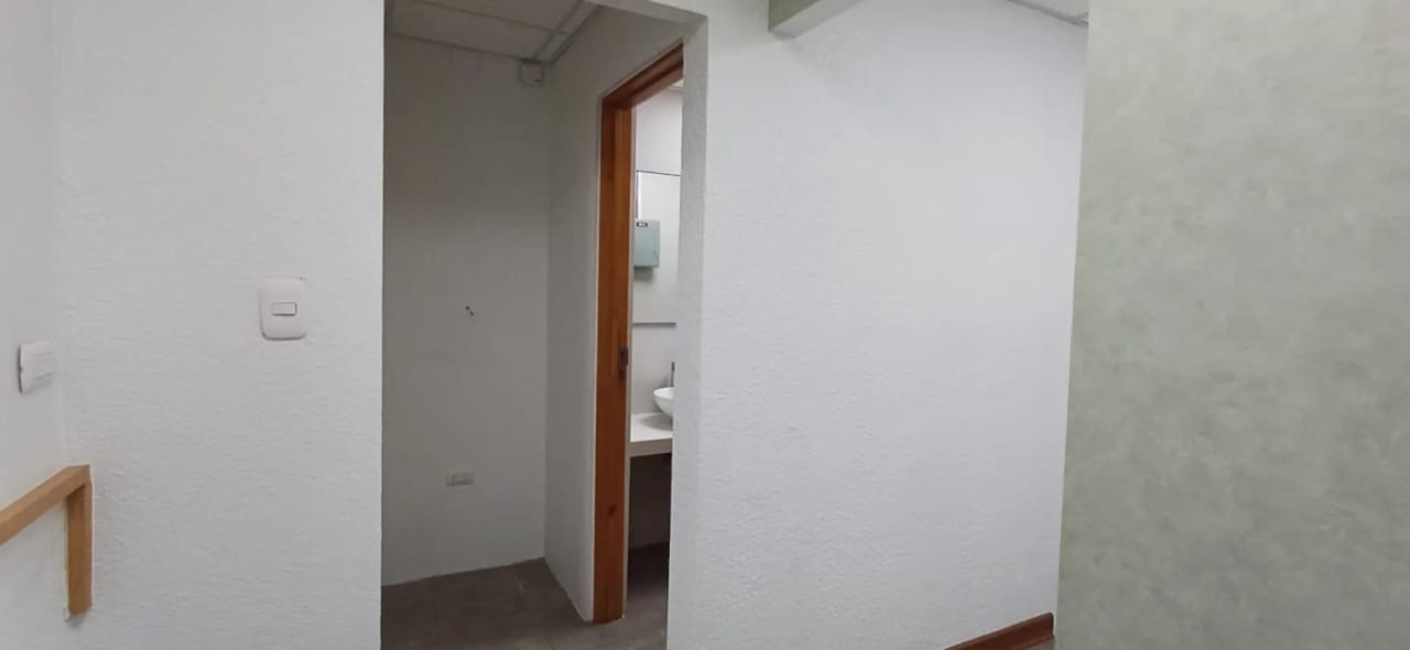 Se renta oficina en zona 10 de 96.45 metros — Oficina en Alquiler en Zona 10, Guatemala, Ciudad — foto 9 de 12