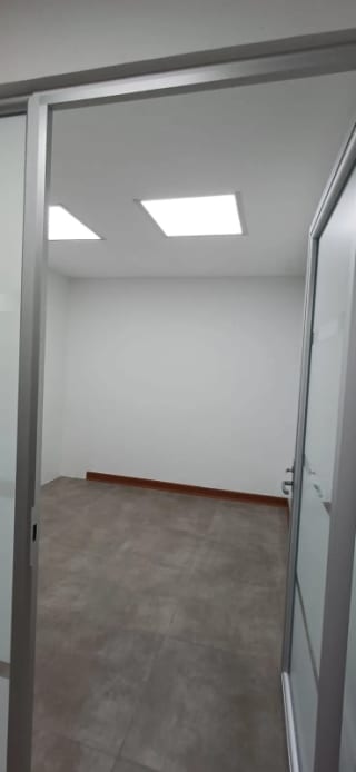 Se renta oficina en zona 10 de 96.45 metros — Oficina en Alquiler en Zona 10, Guatemala, Ciudad — miniatura 8 de 12