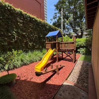 APARTAMENTO CON JARDÍN - ZONA 14 — Apartamento en Venta en Plenum 14, Zona 14, Guatemala, Ciudad — miniatura 3 de 12