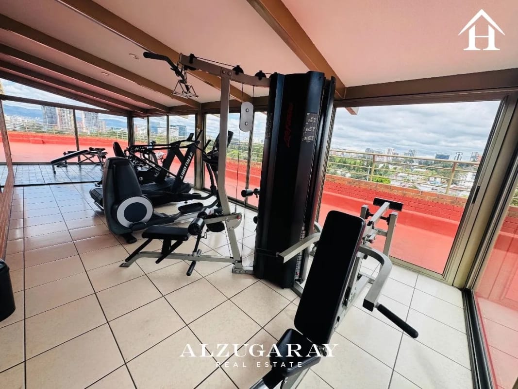 APTO. AMPLIO C/ VISTA -3 HAB. / EDIFICIO Z. 14 — Apartamento en Venta en Zona 14, Guatemala, Ciudad — foto 3 de 12