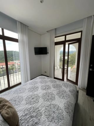 Apto amoblado en venta en LIRIOS DE CAYALÁ zona 16 — Apartamento en Venta en Lirios de Cayalá II, Zona 16, Guatemala, Ciudad — miniatura 3 de 10