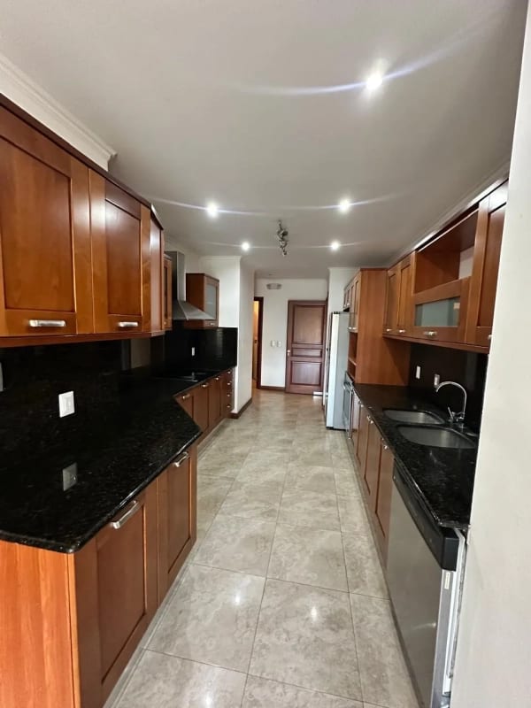 Apartamento amplio en renta – TADEUS, Zona 14, $2400 — Apartamento en Alquiler en Tadeus, Zona 14, Guatemala, Ciudad — foto 9 de 14