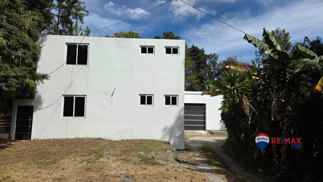 ZONA 16, VENDO CASA DE 2 NIVELES 4 HAB. / BOULEVARD ACATÁN — Casa en Venta en Zona 16, Guatemala, Ciudad — foto 1 de 13