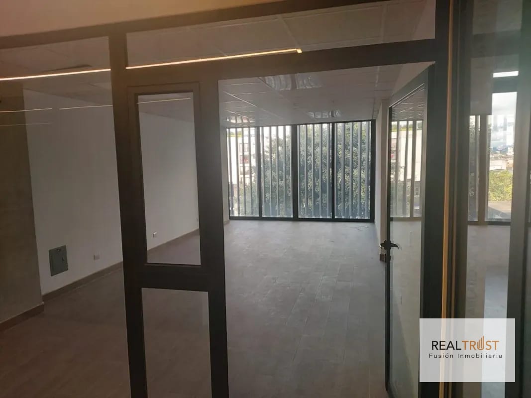Rento oficina en Edificio Granat zona 4 — Oficina en Alquiler en Zona 4, Guatemala, Ciudad — foto 2 de 11