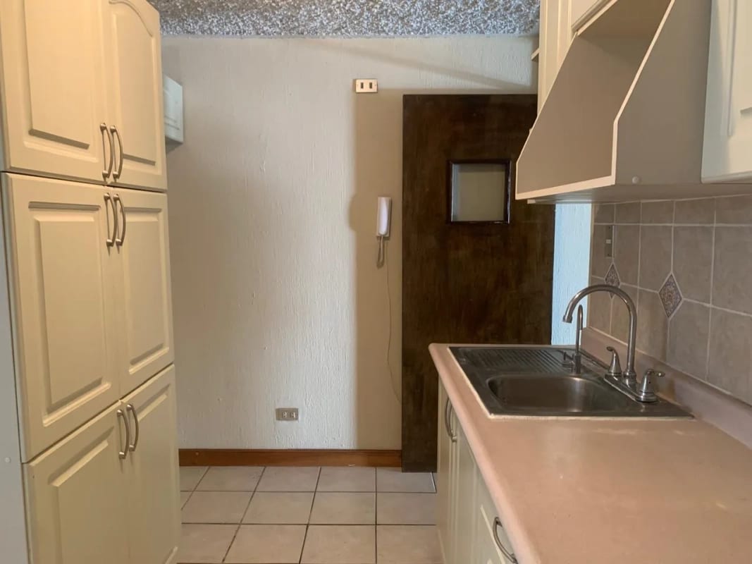 Apartamento en Casa Sta Mònica zona 10 — Apartamento en Alquiler en Zona 10, Guatemala, Ciudad — foto 9 de 14