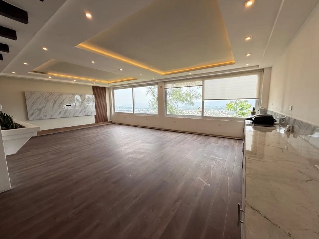 CASA EN VENTA CON ACABADOS EN MADERA Y VISTA ESECTÁCULAR RESIDENCIAL LOMAS DEL BOSQUE MIXCO — Casa en Venta en Zona 11 Mixco, Guatemala, Ciudad — foto 6 de 7