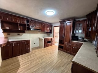 CASA EN VENTA CON ACABADOS EN MADERA Y VISTA ESECTÁCULAR RESIDENCIAL LOMAS DEL BOSQUE MIXCO — Casa en Venta en Zona 11 Mixco, Guatemala, Ciudad — miniatura 5 de 7